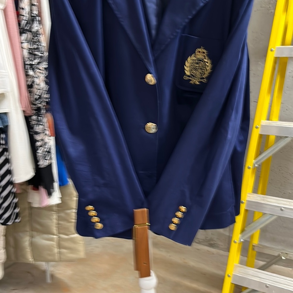 Beautiful classic Ralph Lauren navy blazer . Great to wear with just about every